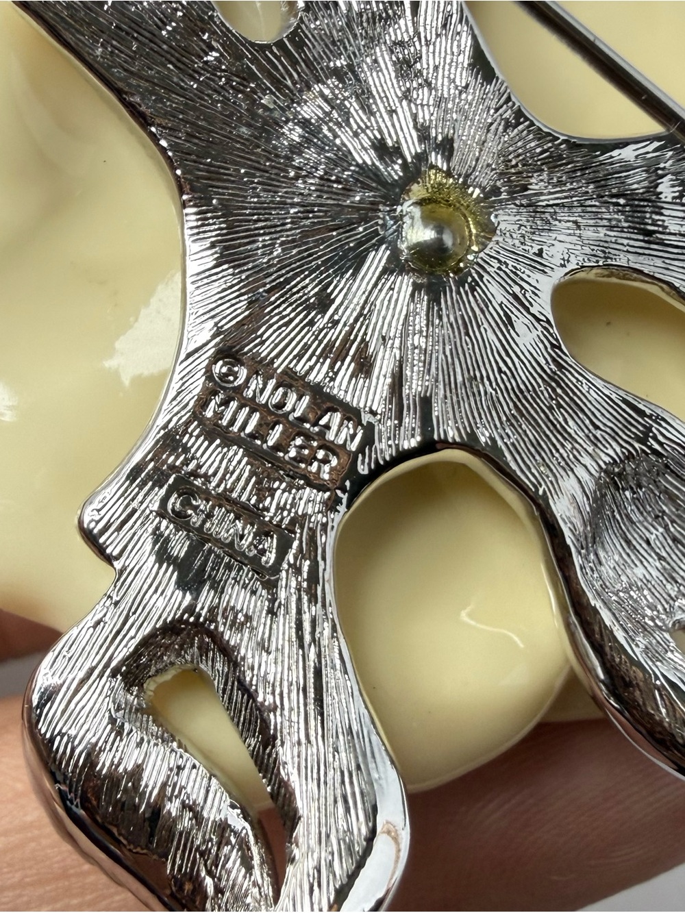 Nolan Miller Camellia Flower Cream Lucite Rhinestone Brooch Glamour Collection - Picture 8 of 8